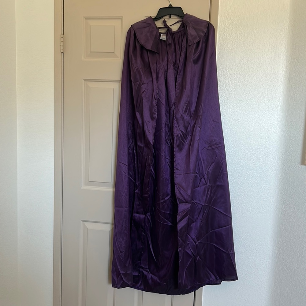 Adult Sarah Sanderson Cape